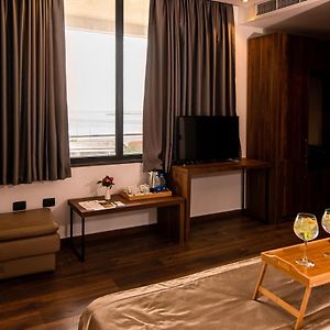 Zimmer mit Kingsize-Bett